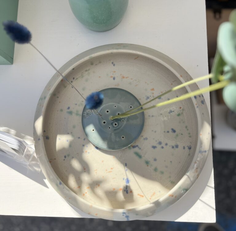 vase plat ikébana et pique fleur (céramique)